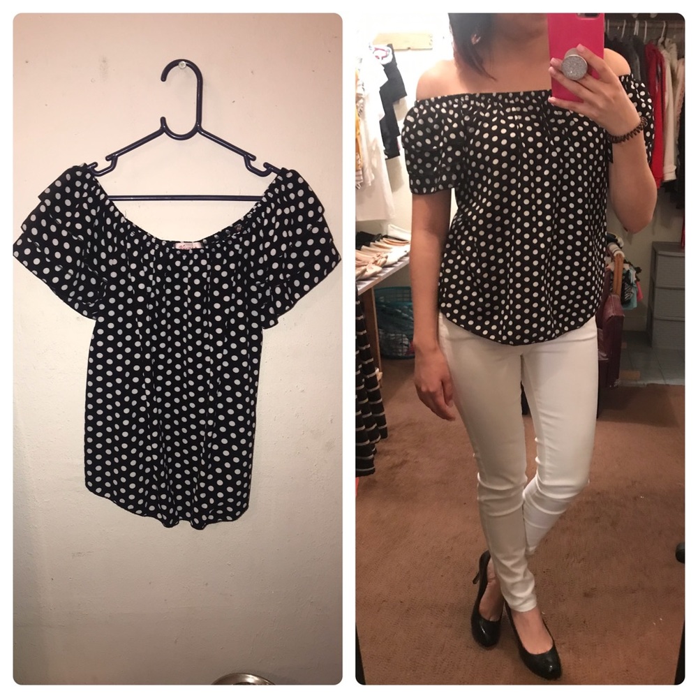 Black and White Polka Dot Off The Shoulder Top 🌻